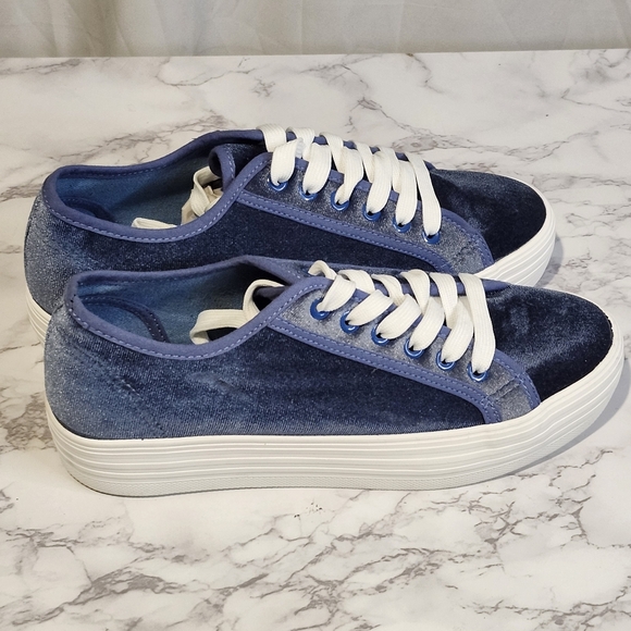 Qupid Blue Velvet Casual Comfy Flatfoam Sneaker Shoes Lightweight Size 10 - Picture 1 of 9